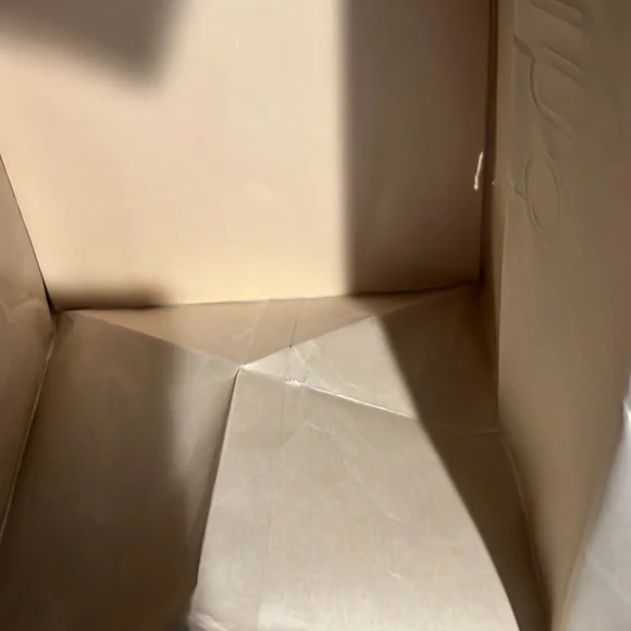 Authentic Louis Vuitton Paper bag - Picture 9 of 10